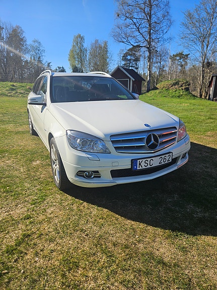 Mercedes-Benz C180 2 of 8