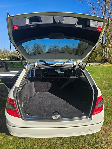Mercedes-Benz C180 7 of 8