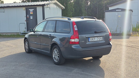 Volvo V50 4 of 5