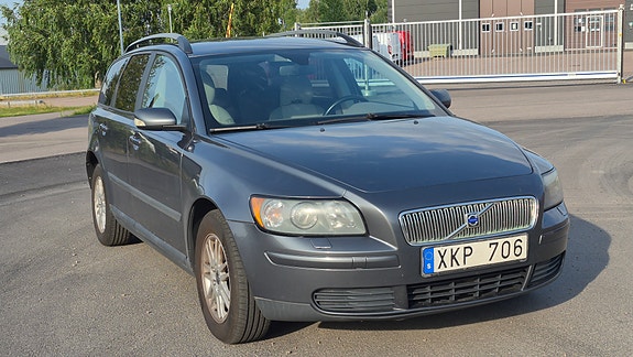 Volvo V50 3 of 5