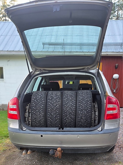 Skoda Octavia 2 of 9