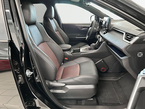 Toyota RAV4 Plug-in Hybrid 12 of 21