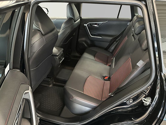 Toyota RAV4 Plug-in Hybrid 13 of 21