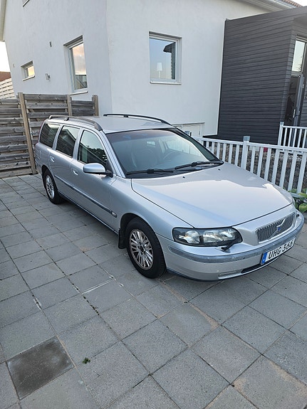 Volvo V70 3 of 11