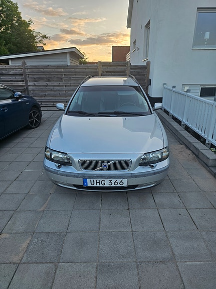 Volvo V70 2 of 11