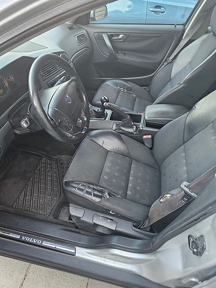 Volvo V70 7 of 11