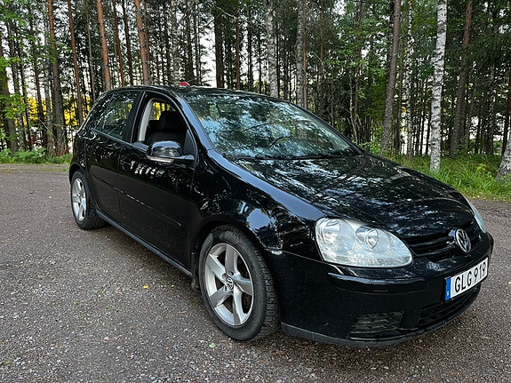 Volkswagen Golf V 2 of 8