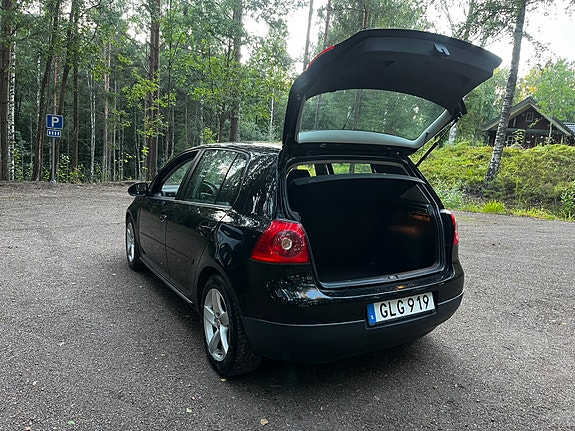 Volkswagen Golf V 4 of 8