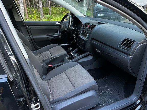 Volkswagen Golf V 6 of 8