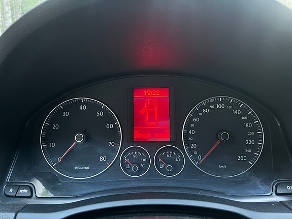 Volkswagen Golf V 8 of 8