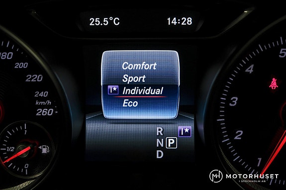 Mercedes-Benz CLA180 16 of 23