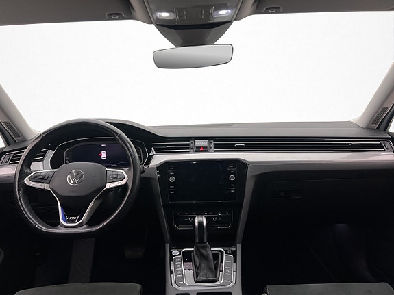 Volkswagen Passat 13 of 30