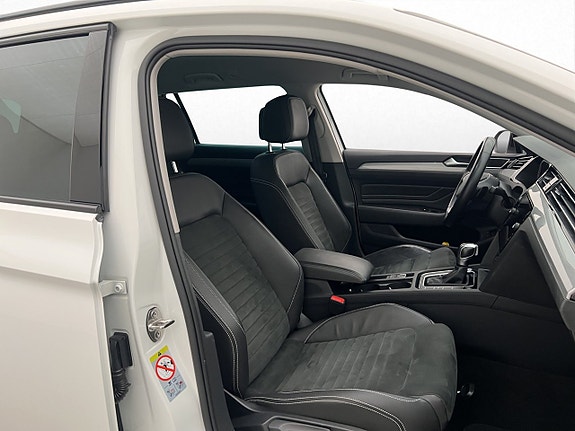Volkswagen Passat 15 of 30
