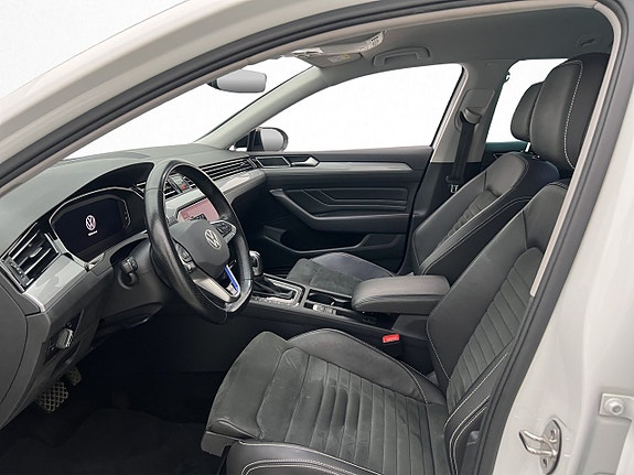Volkswagen Passat 12 of 30
