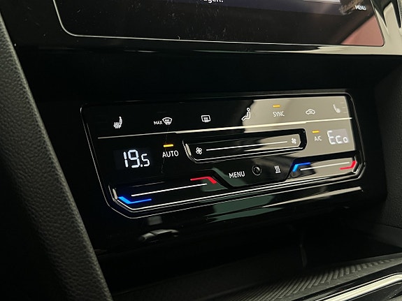 Volkswagen Passat 26 of 30