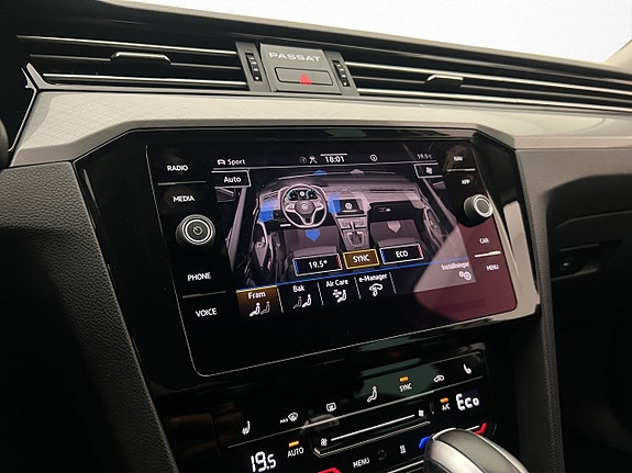 Volkswagen Passat 23 of 30