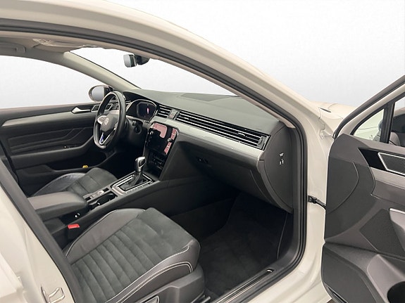 Volkswagen Passat 16 of 30