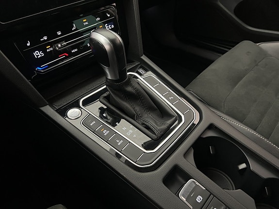 Volkswagen Passat 27 of 30