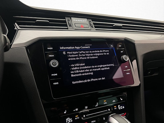 Volkswagen Passat 21 of 30