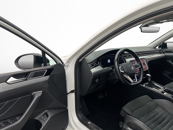 Volkswagen Passat 11 of 30