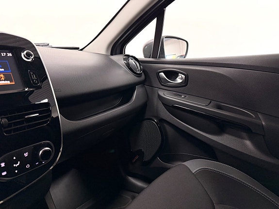 Renault Clio 27 of 30