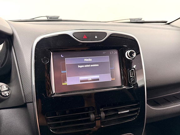 Renault Clio 23 of 30