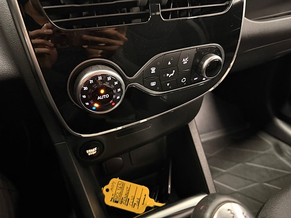 Renault Clio 24 of 30