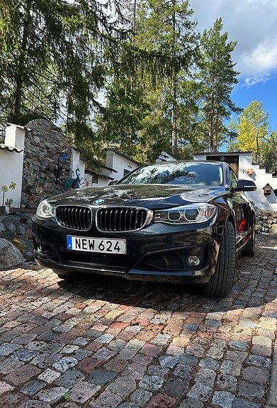 BMW 320d 2 of 9