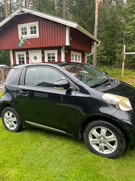 Toyota IQ 3 of 11