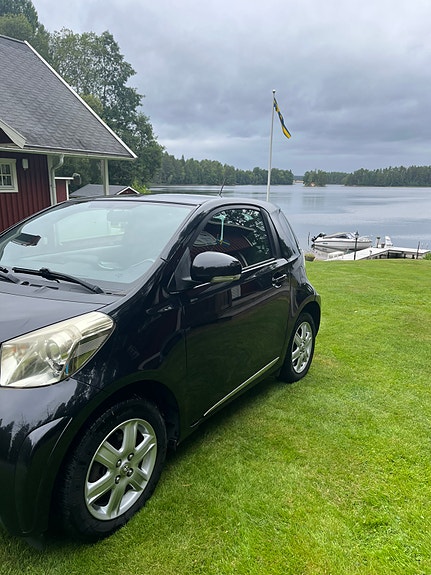 Toyota IQ 4 of 11