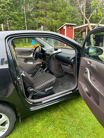 Toyota IQ 6 of 11