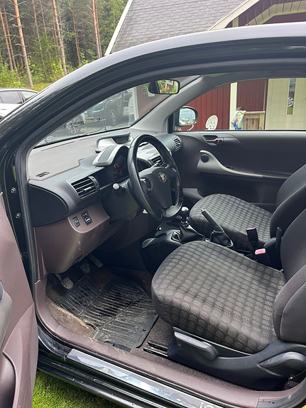 Toyota IQ 5 of 11