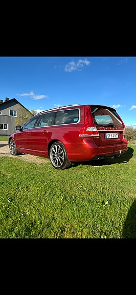 Volvo V70 2 of 8