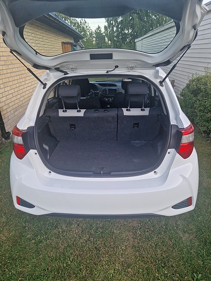 Toyota Yaris 11 of 12
