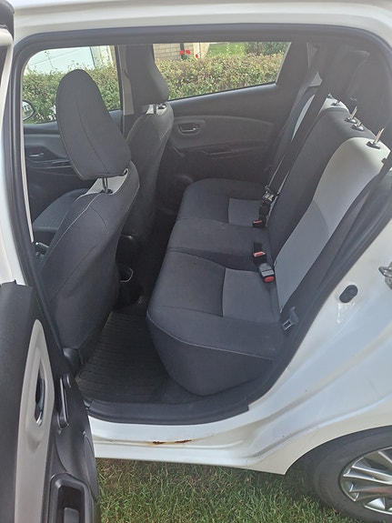 Toyota Yaris 10 of 12