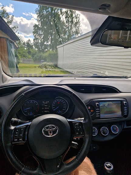 Toyota Yaris 8 of 12