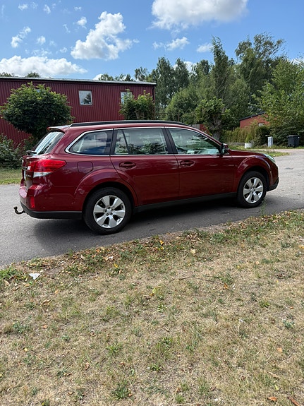 Subaru Outback 2 of 6