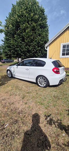 BMW 120i 4 of 5