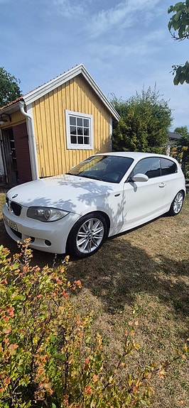 BMW 120i 2 of 5