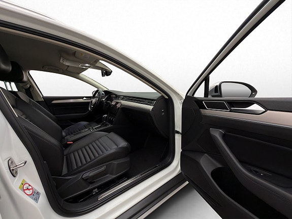 Volkswagen Passat Alltrack 15 of 30