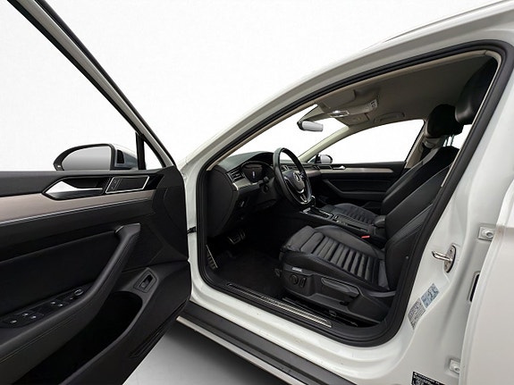 Volkswagen Passat Alltrack 11 of 30