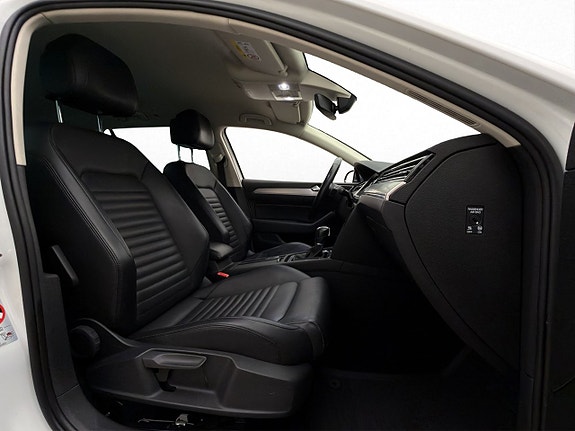 Volkswagen Passat Alltrack 16 of 30