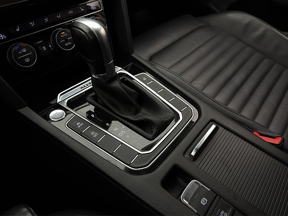 Volkswagen Passat Alltrack 23 of 30
