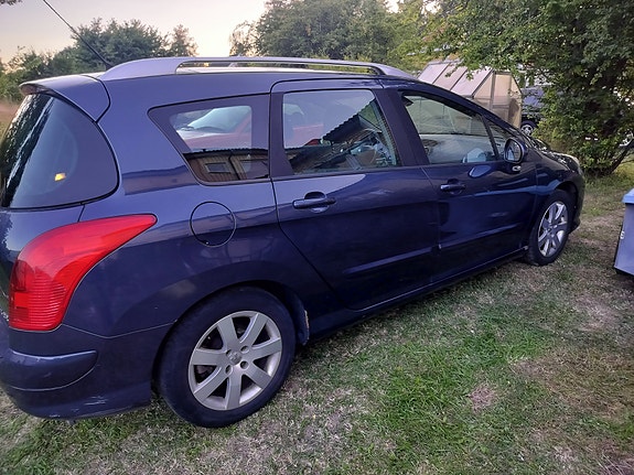 Peugeot 308 SW 9 of 13