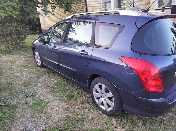 Peugeot 308 SW 11 of 13