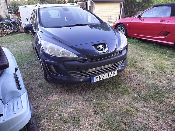 Peugeot 308 SW 2 of 13