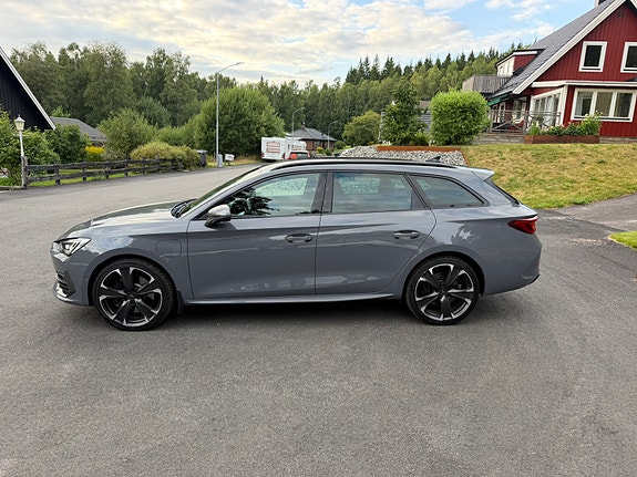 Cupra Leon 2 of 8