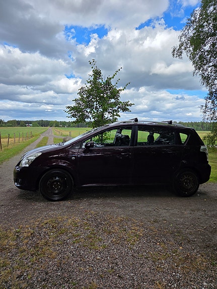 Toyota Corolla Verso 4 of 10