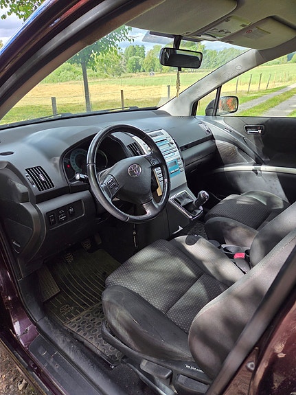 Toyota Corolla Verso 6 of 10