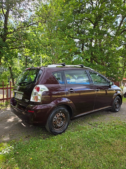 Toyota Corolla Verso 3 of 10